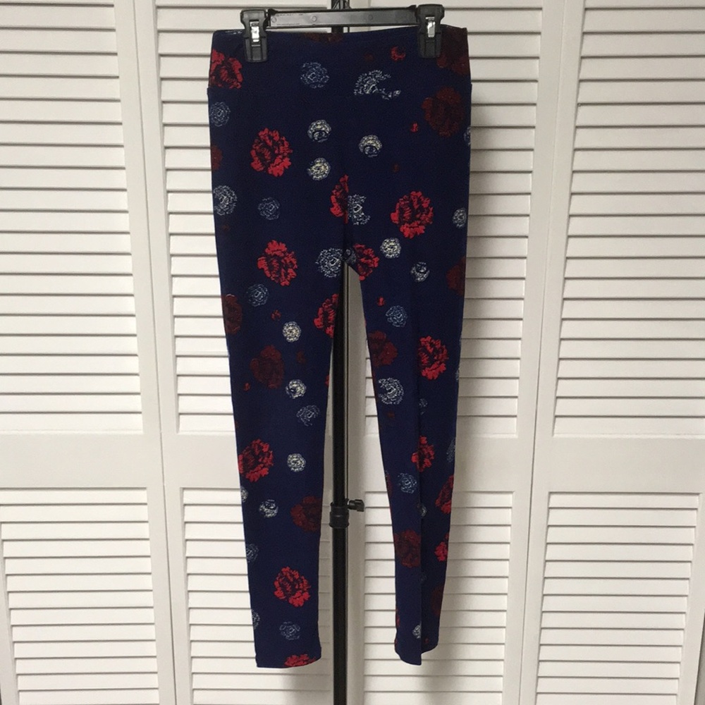 Dark Blue LuLaRoe Leggings with a Red and White Flower Design (OS)